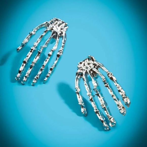💀 Awesome Metallic Skeleton Hand Bone Stud Earrings 💀 - Picture 4 of 4